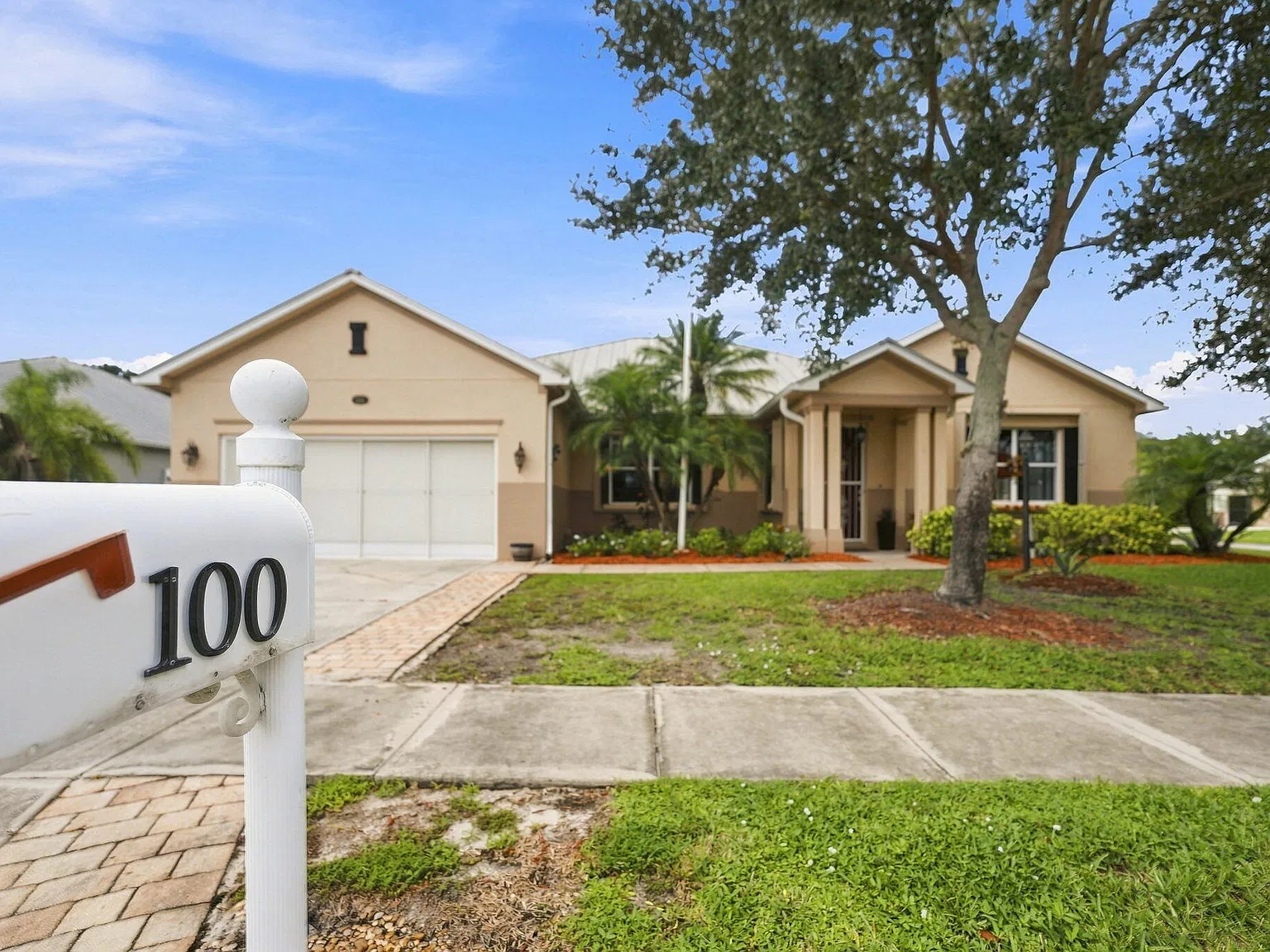 4 bed, 2.0 bath, 2737 sqft, $3,500 — Photo 3