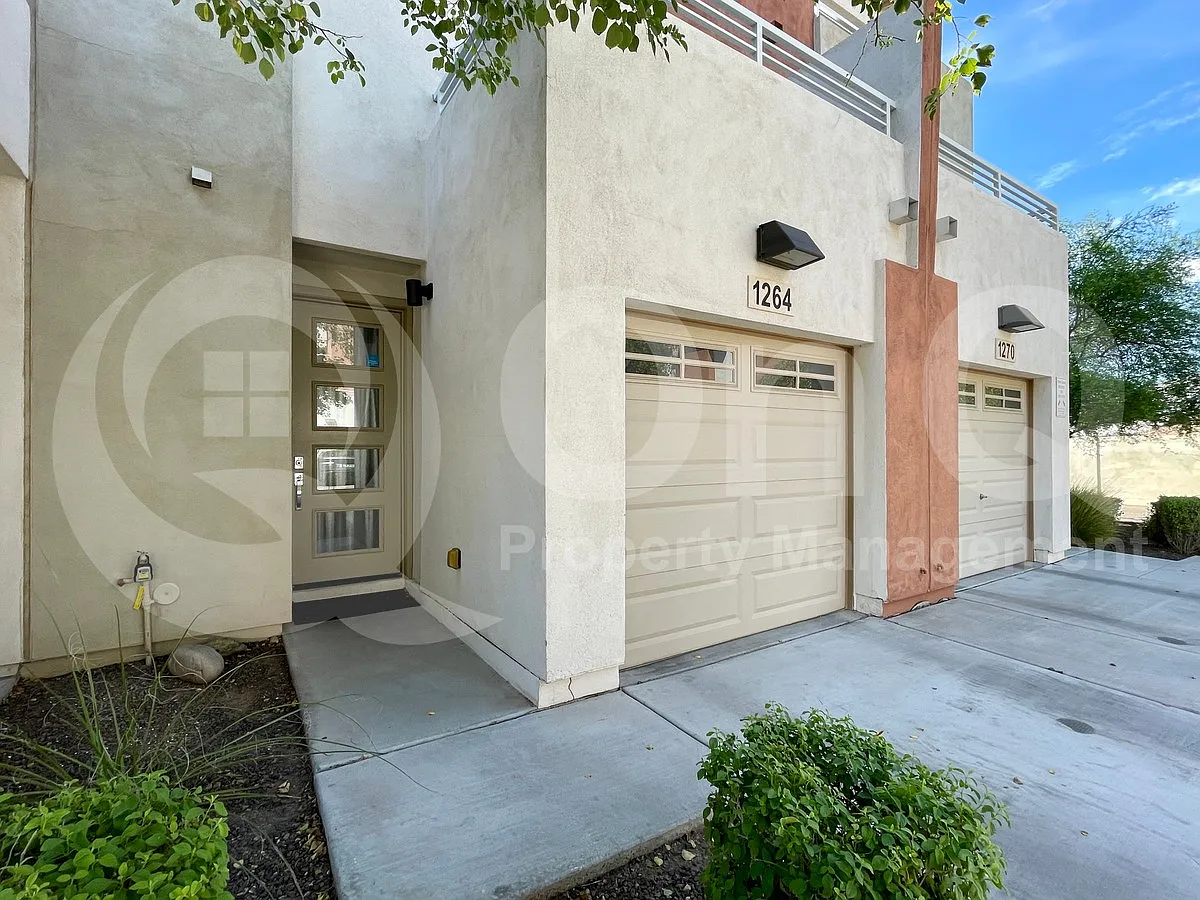 3 bed, 2.5 bath, 1835 sqft, $2,500 — Photo 3