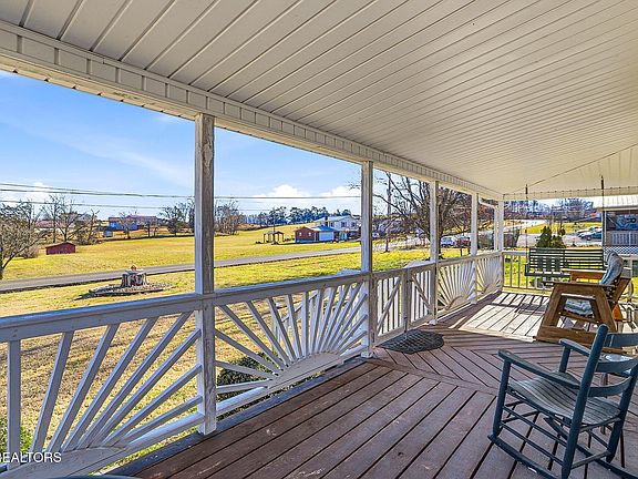 5th image of 328 Mount Paran Rd