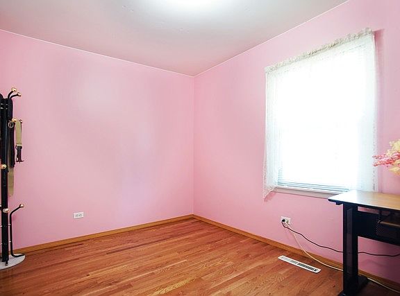 5th image of 453 E Montana Ave