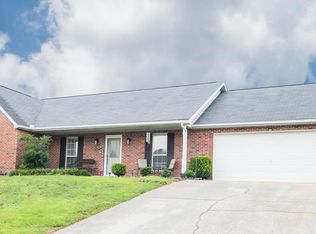 180 Covenant Cir, Lenoir City, TN 37772