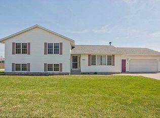 1990 Dows St, Ely, IA 52227