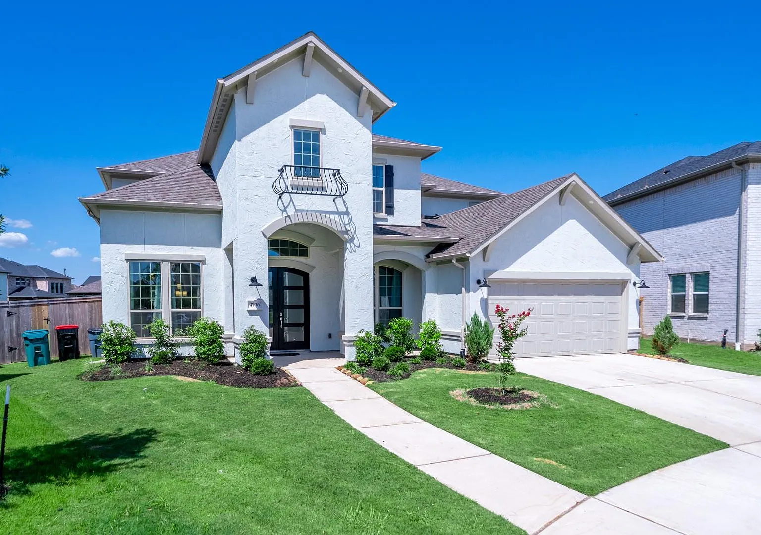 5 bed, 5.5 bath, 4127 sqft, $5,650 — Photo 2