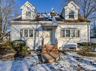 141 West St, Colonia, NJ