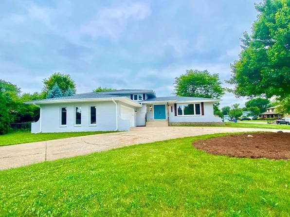 1110 Bluebird Dr, Munster, IN 46321