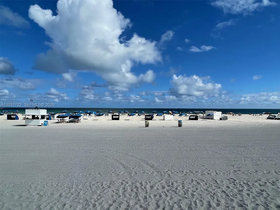 1390 Ocean Dr #201