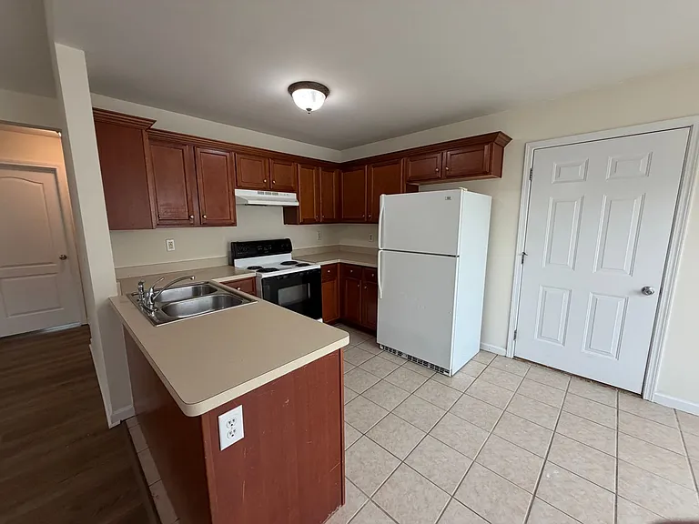 161-163 Melody Ln NW — Photo 5