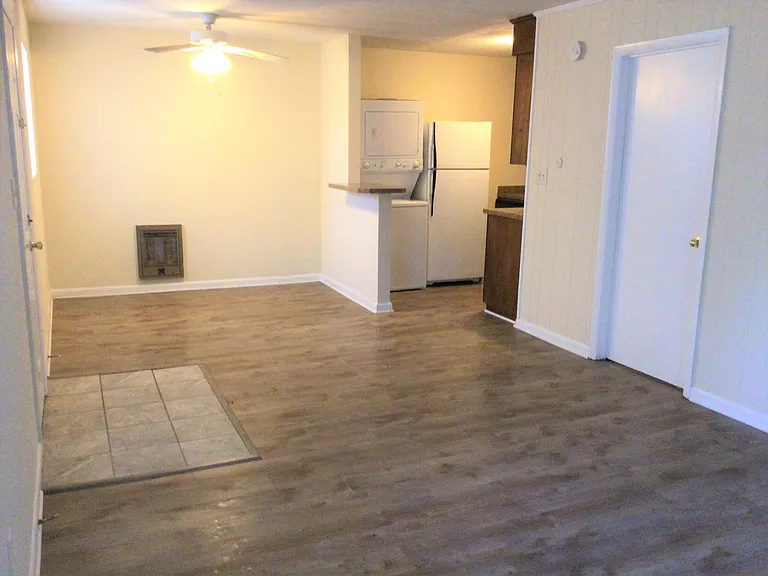 2350 S Milledge Ave — Photo 3