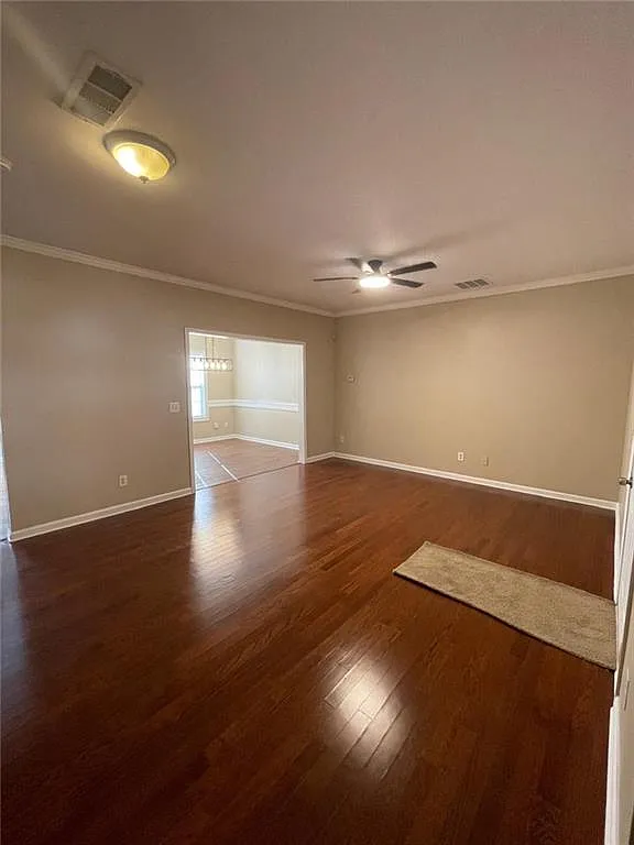 3 bed, 2.5 bath, 1836 sqft, $2,100 — Photo 3