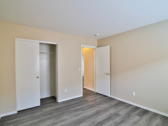 5th image of 133 S 110th Pl