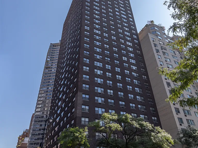 400 E 54th St #5H — Photo 7