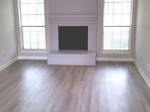 3rd image of 2105 Cottage Oak Ln