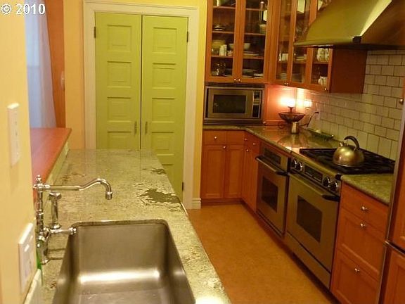gourmet kitchen