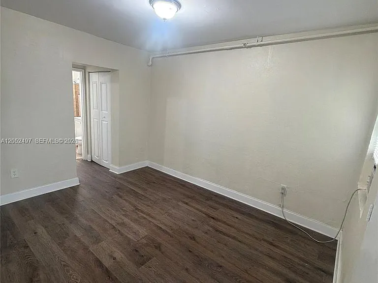 542 NW 8th St #9 — Photo 5