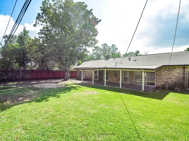 7222 Pella Dr — Photo 17