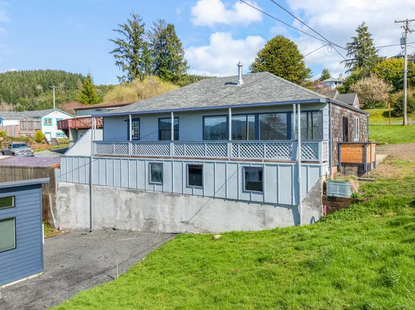 67 Spruce St, Wheeler, OR 97147
