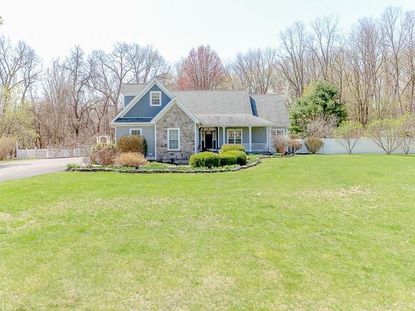 14 Presidential Dr, Kinderhook, NY 12106