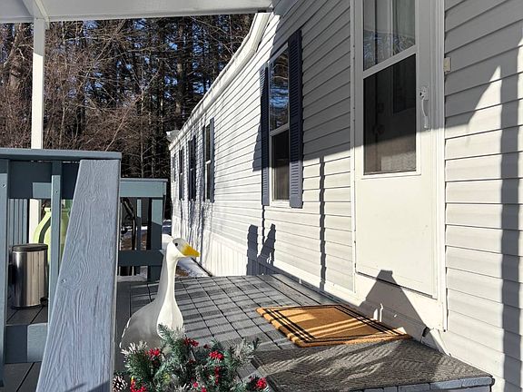 5th image of 64 Maple Dr