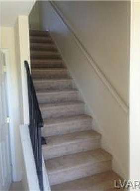 4th image of 2440 Hawthorn Dr