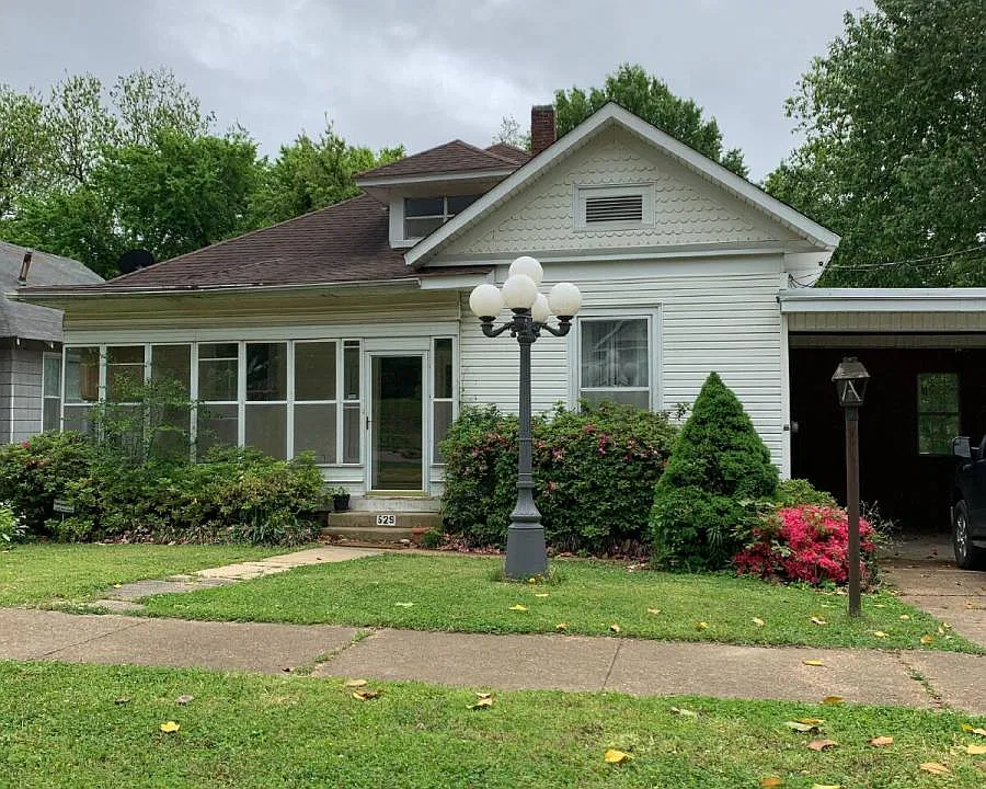 529 W Oak Ave