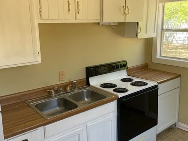 1726 Marshall St — Photo 6