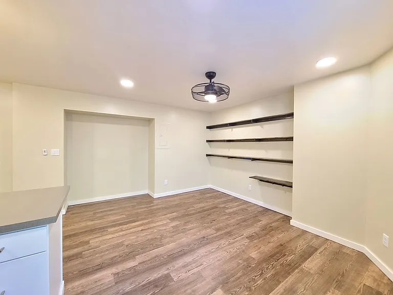 Knickerbocker Apartments — Photo 25