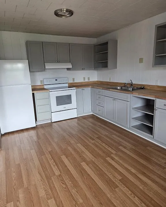 1190 Division St #3