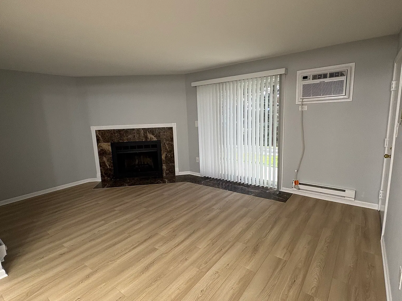 2 bed, 900 sqft, $1,649 — Photo 4