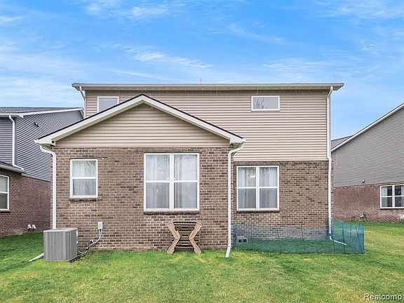 5th image of 964 Backshore Dr #28