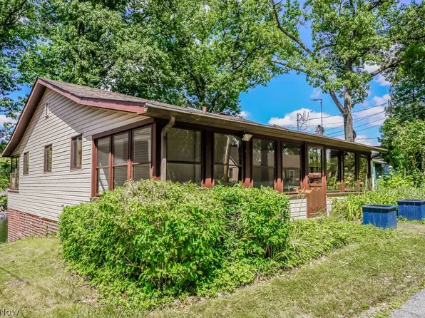 3797 Bay Path Dr, Akron, OH 44319