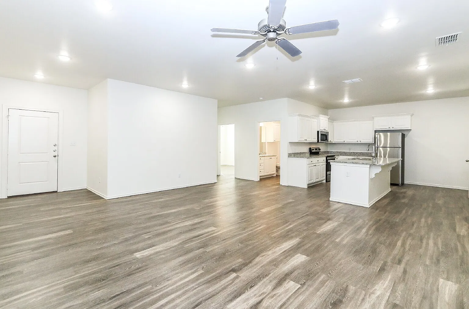 3 bed, 2.0 bath, 1552 sqft, $1,550 — Photo 4