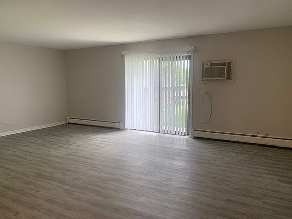 3rd image of 264 E Bailey Rd APT L