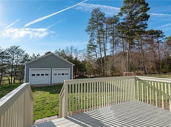 5th image of 1075 Mulberry Ln