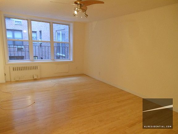 3rd image of 487 Ocean Pkwy
