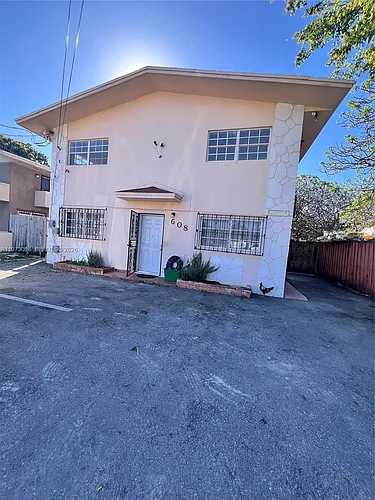 608 SW 15th Ave Photo 1