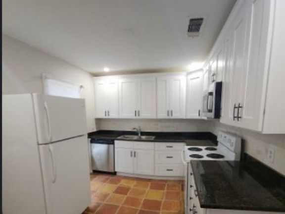 3rd image of 736 Coates Dr
