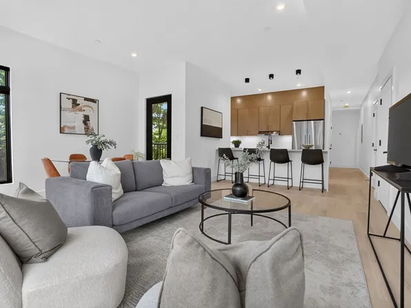 15 Clyde St #E, Somerville, MA 02145