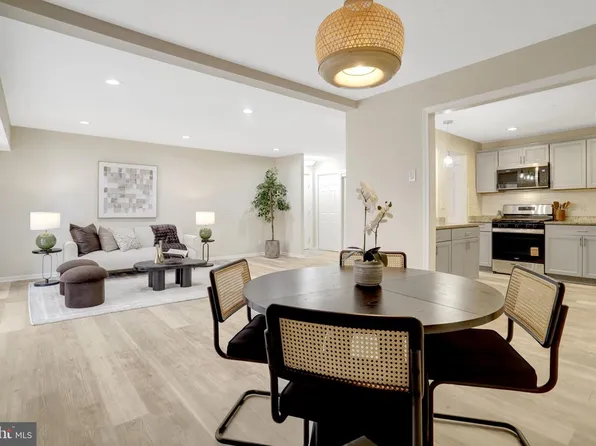 7800 Dassett Ct APT 204, Annandale, VA 22003