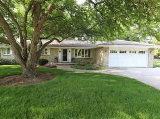 5851 Whitecliff Rd, Rockford, IL 61109