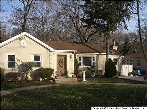 1st image of 255 Sprague Ave