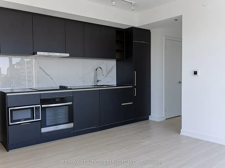 8 Wellesley St W #2109 — Photo 6