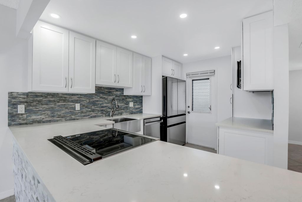 2651 S PALM AIRE Drive #410, photo 4