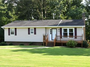 6106 Skylark Rd, Pfafftown, NC 27040