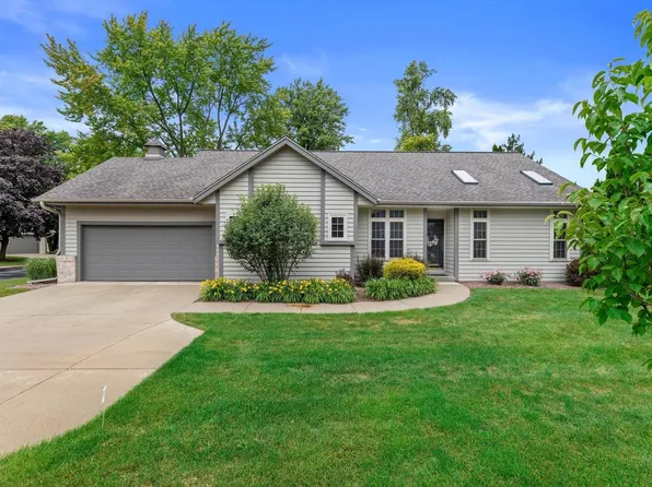 W232N3080 Emerald LANE #B, Pewaukee, WI 53072