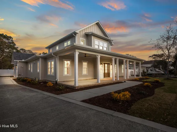 120 NE 17th Street, Oak Island, NC 28465