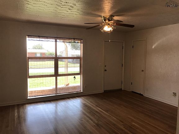 2nd image of 4618 Stanford Ave