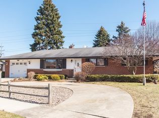 571 Dara James Rd, Des Plaines, IL 60016