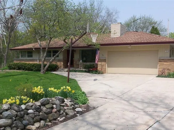11810 Indian TRAIL, Hales Corners, WI 53130