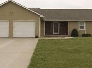 22301 Parallel Rd, Tonganoxie, KS 66086