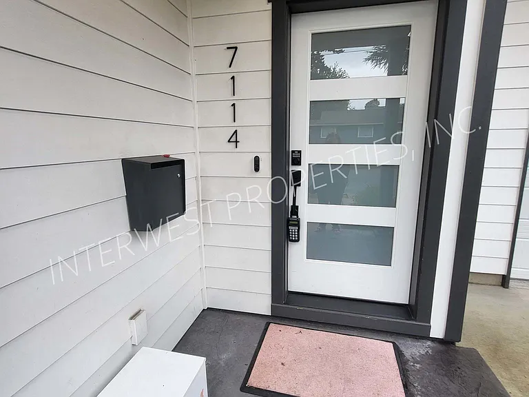7114 NE 8th Ave — Photo 2